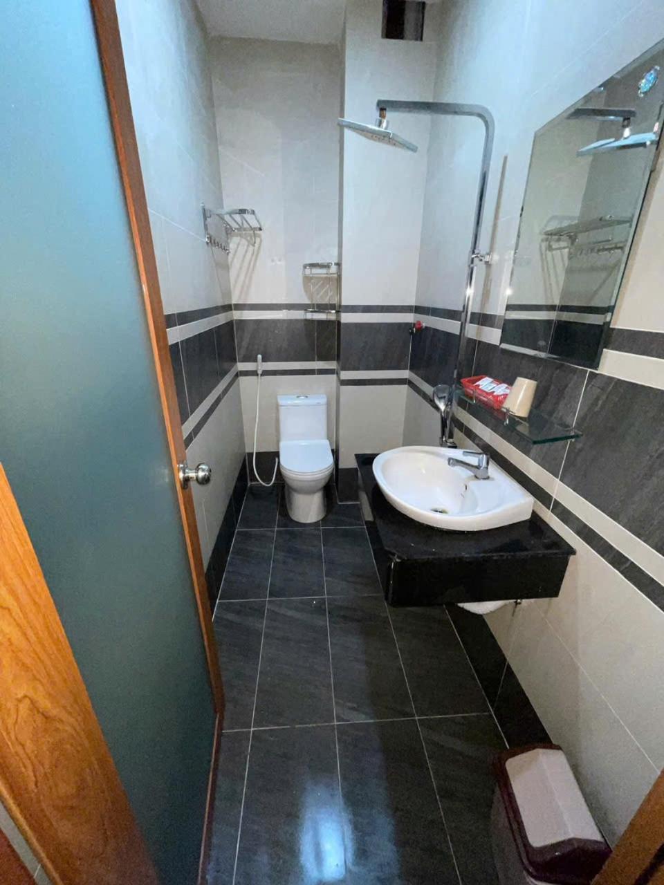 Hotel Hong Ha Near Phan Xich Long Ho Chi Minh City