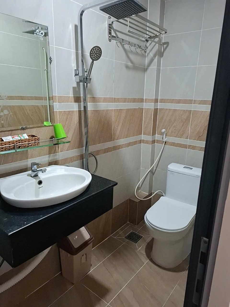 Hotel Hong Ha Near Phan Xich Long 2*