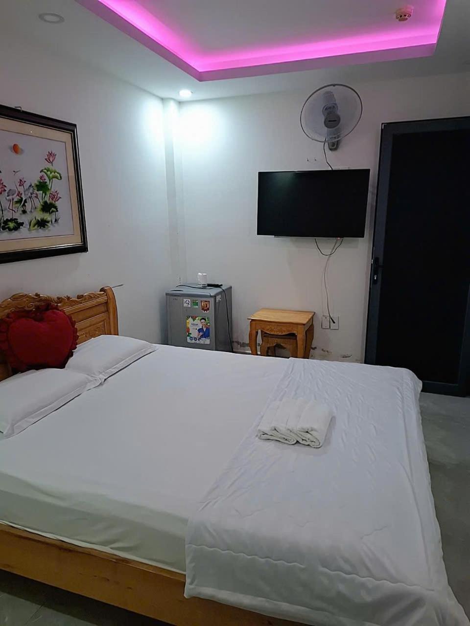 Hong Ha Near Phan Xich Long Hotel 2*