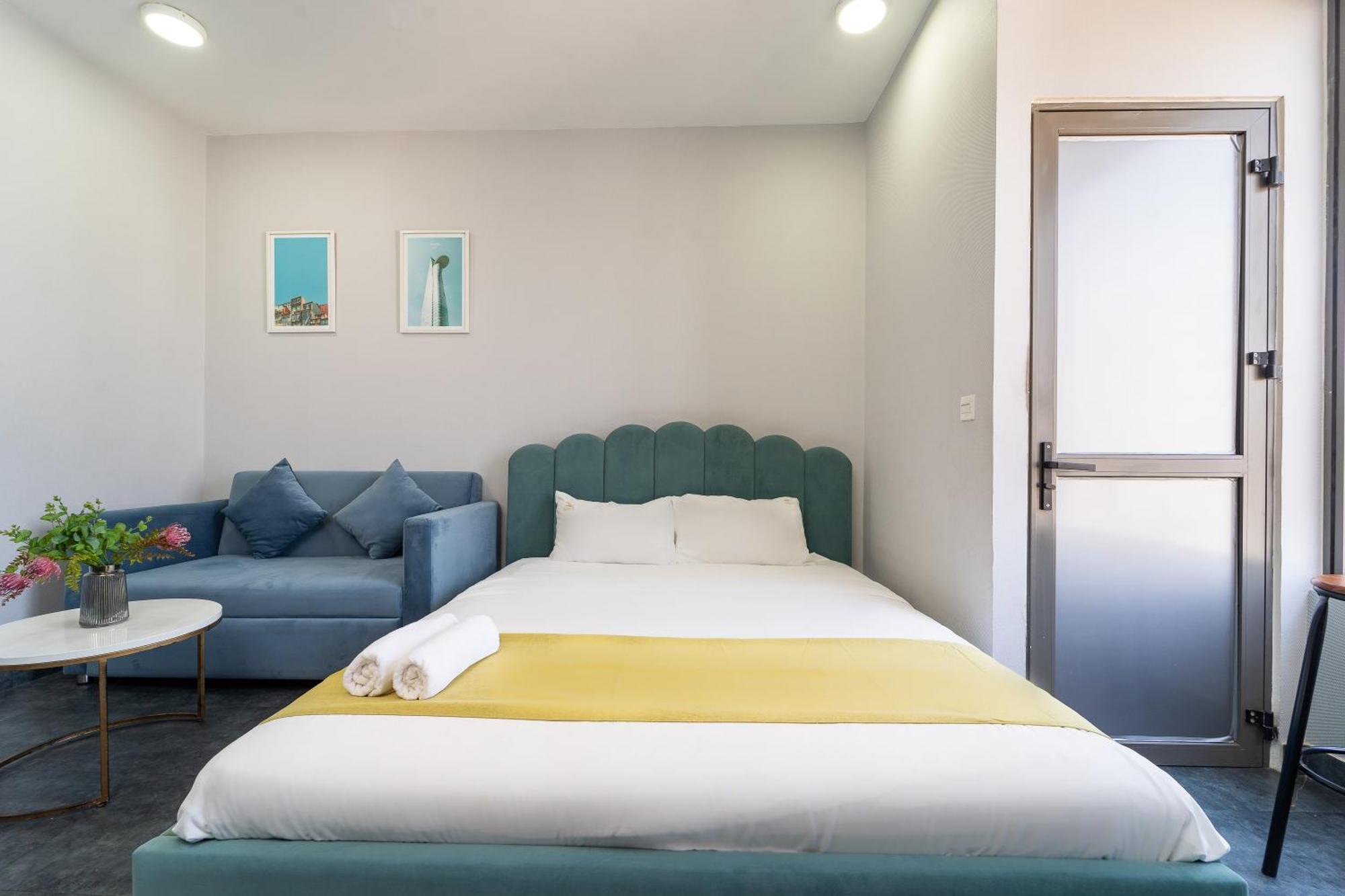 Saigon Authentic Apartments: Infinity Pool & Daily Perks Apartment