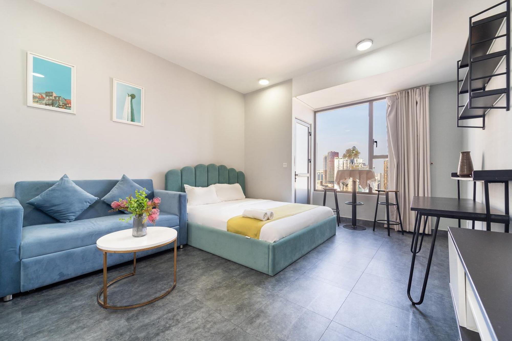 Apartment Saigon Authentic Apartments: Infinity Pool & Daily Perks