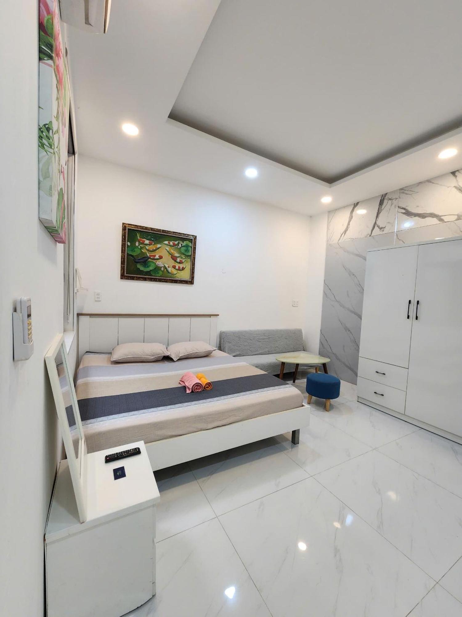 Khách sạn hẻo lánh Lakeviewcity Swimming Pool TP. Hồ Chí Minh