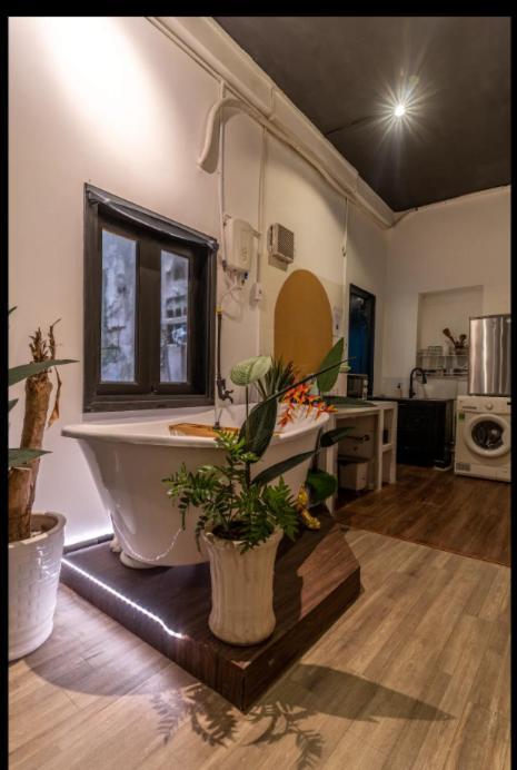 Saigon Hideout New World View Căn hộ TP. Hồ Chí Minh