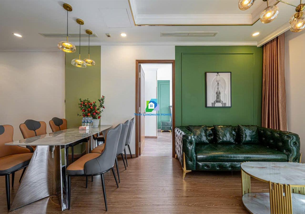 Modern Elegance In Park Apartment