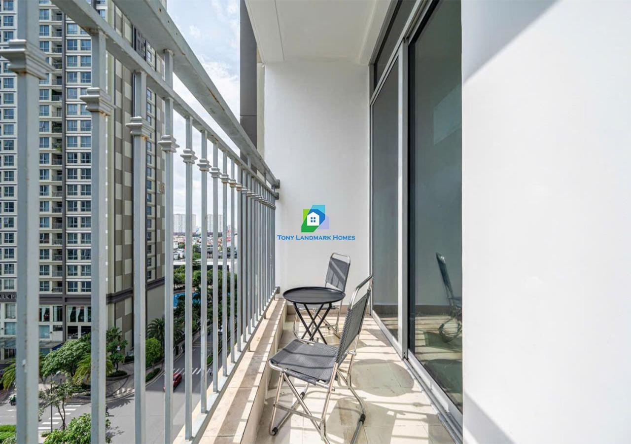 Modern Elegance In Park Apartment Ho Chi Minh City