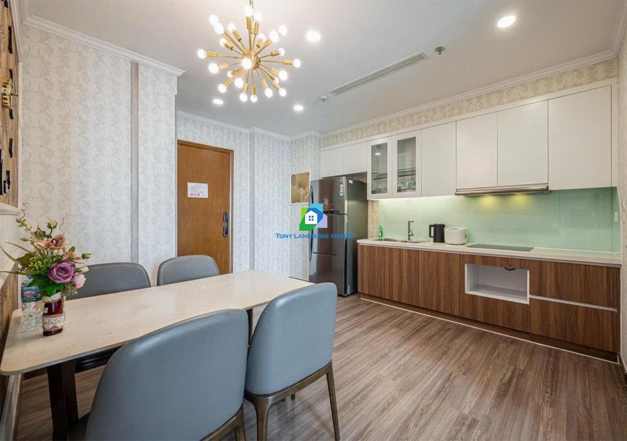 Modern Elegance In Park Apartment