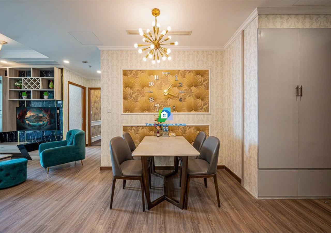 Modern Elegance In Park Apartment *