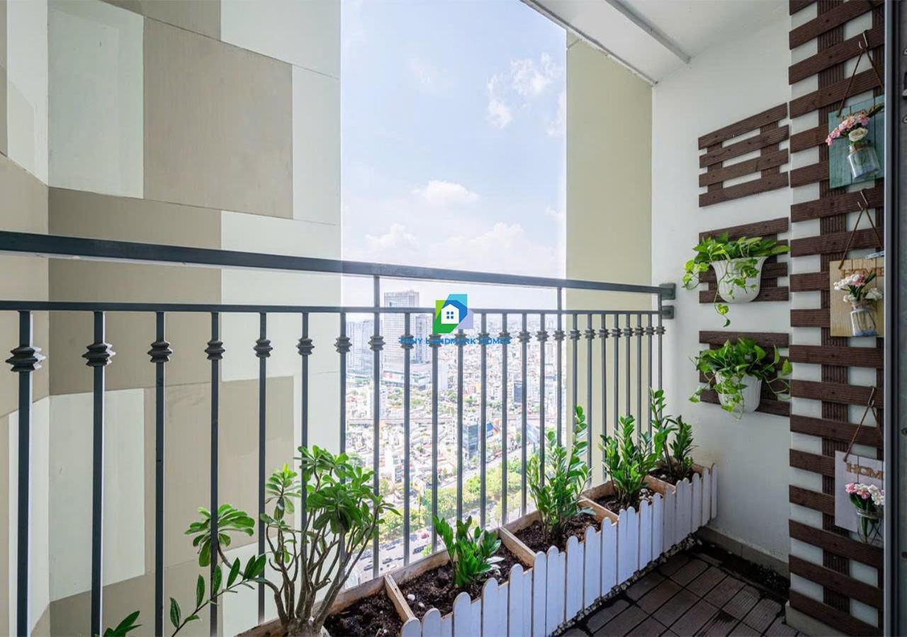 Modern Elegance In Park Apartment *