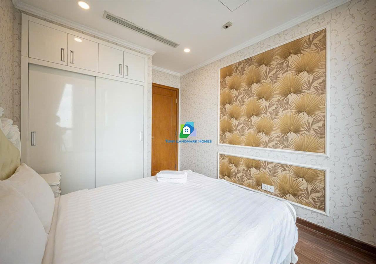Modern Elegance In Park Apartment *