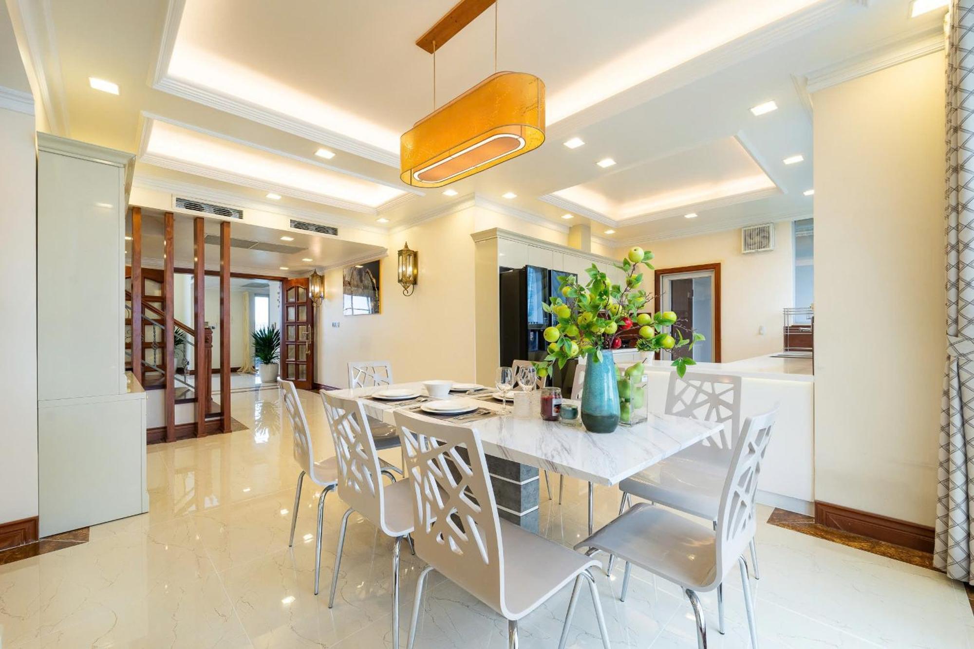 Phu My Hung View Penthouse 4bedroom Apartment *
