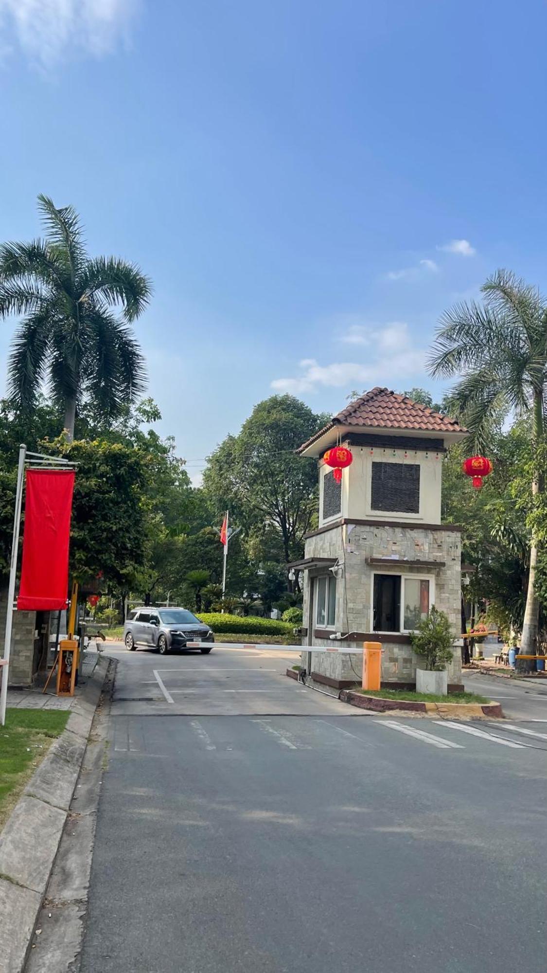 Fully Equipped 4-bedroom, 3-storey House * Ho Chi Minh City