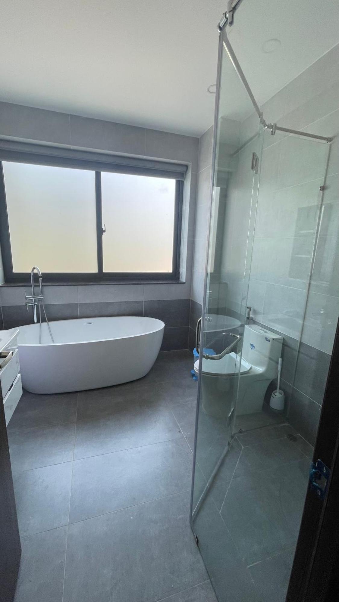 Fully Equipped 4-bedroom, 3-storey House