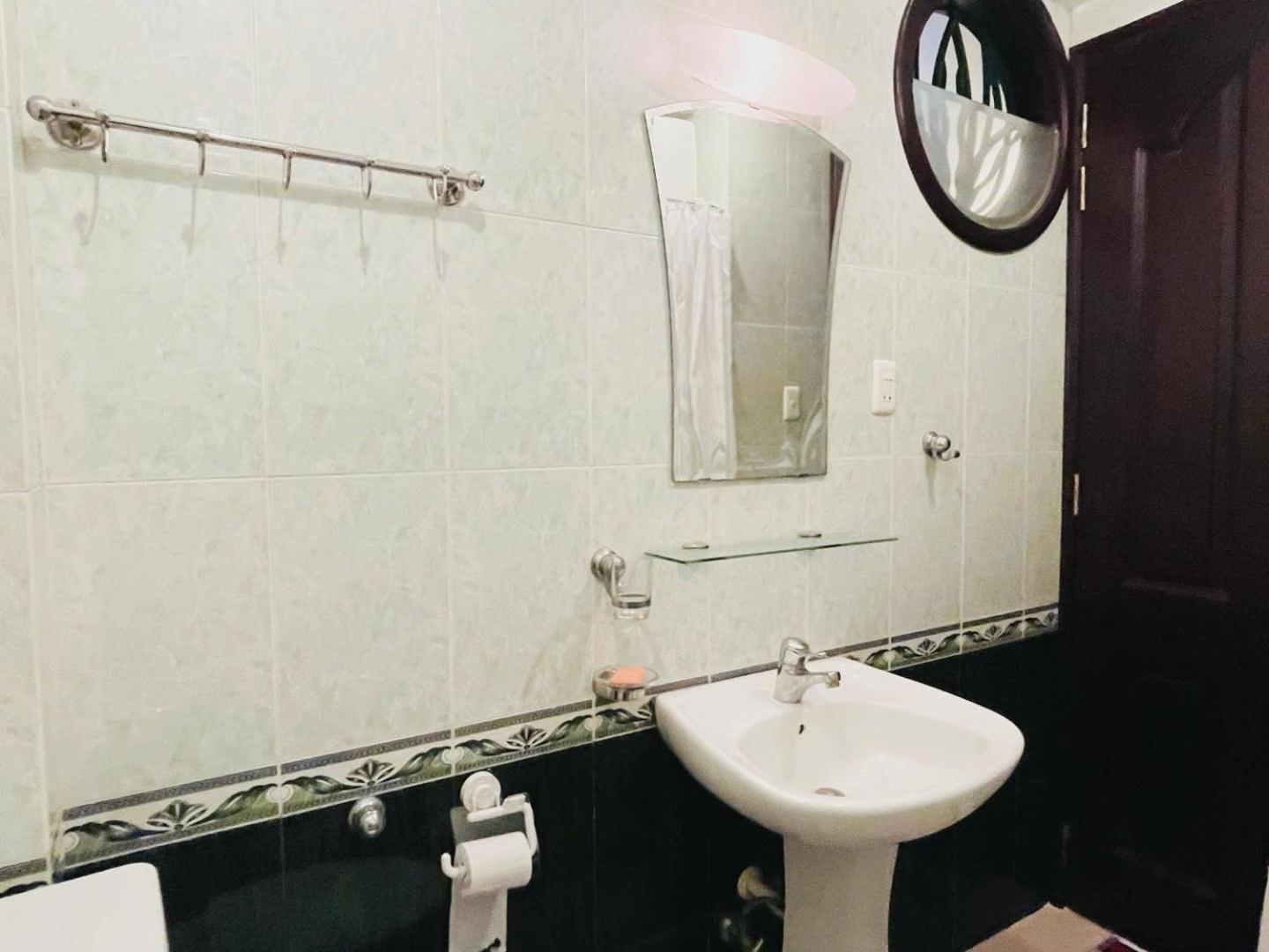 Khách sạn hẻo lánh Gia An Serviced *