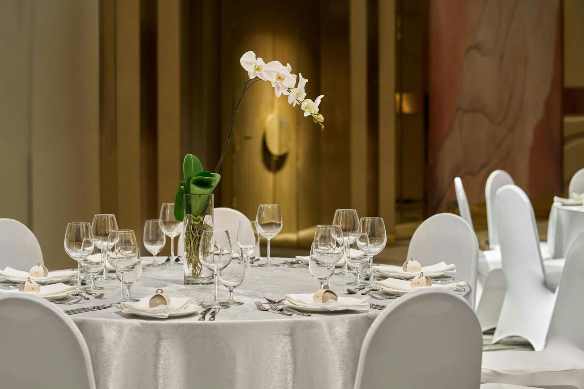 Jw Marriott And Saigon Hotel