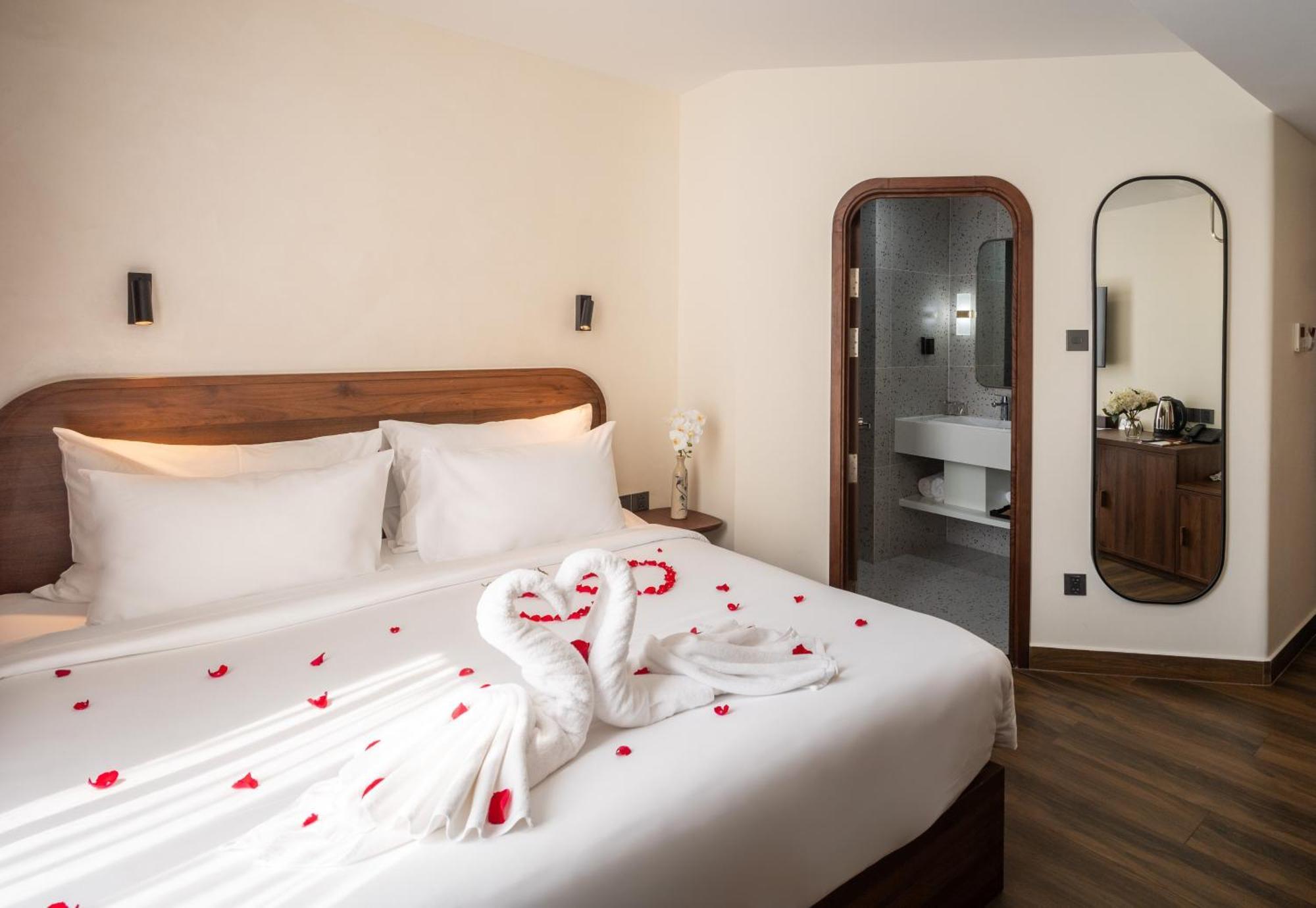 Hato Saigon Boutique & Rooftop Hotel