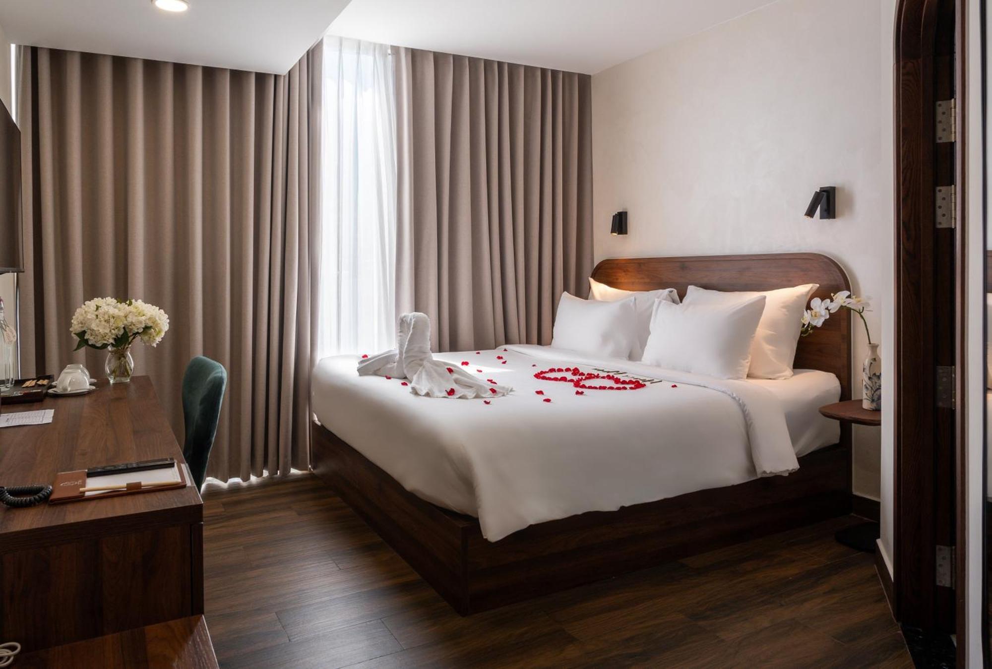 Hato Saigon Boutique & Rooftop Hotel 4*