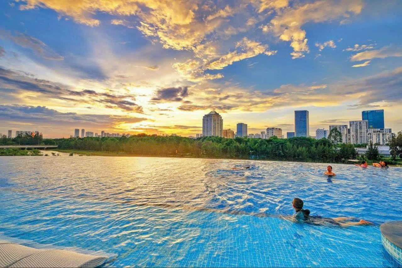 The Peak Midtown Twobedroom With Balcony * Ho Chi Minh City