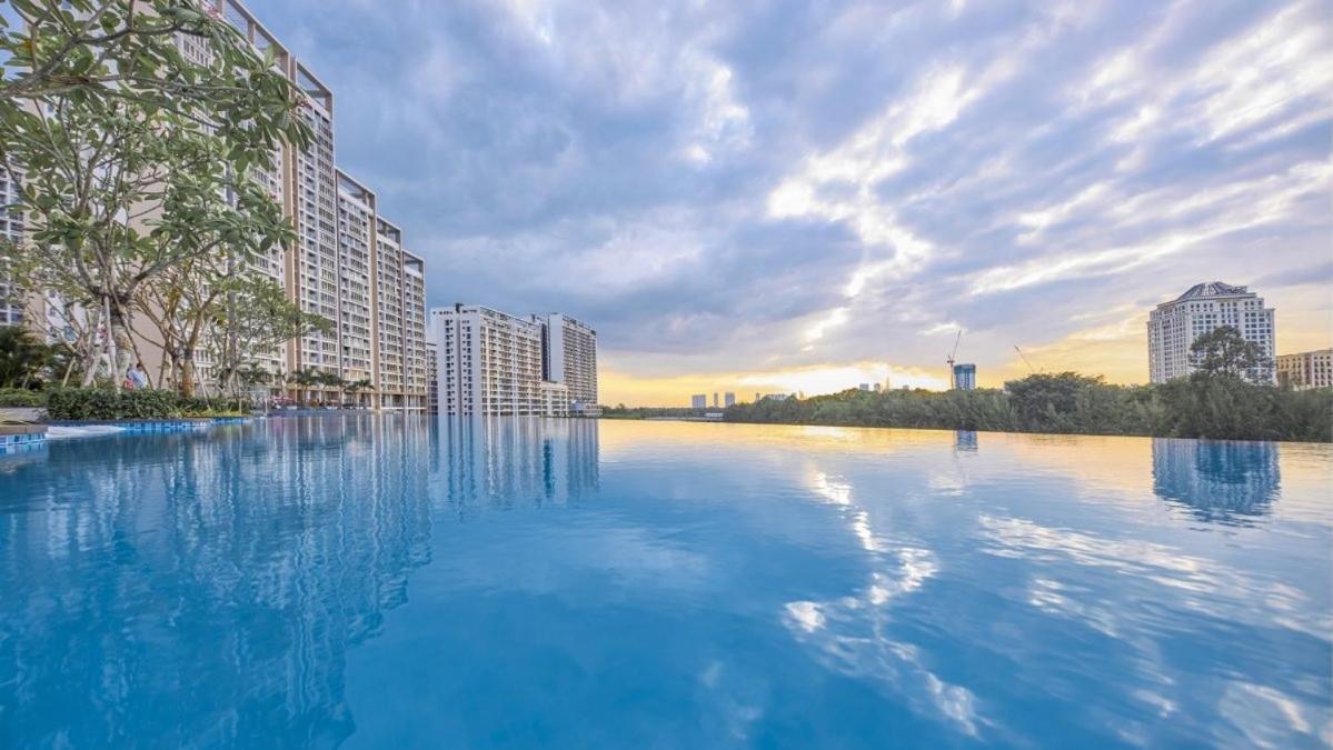 The Peak Midtown Twobedroom With Balcony