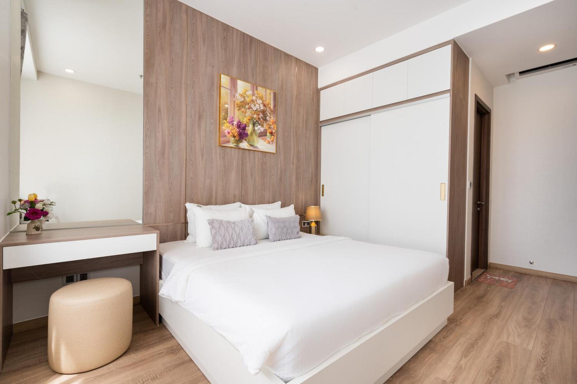 The Peak Midtown Twobedroom With Balcony *