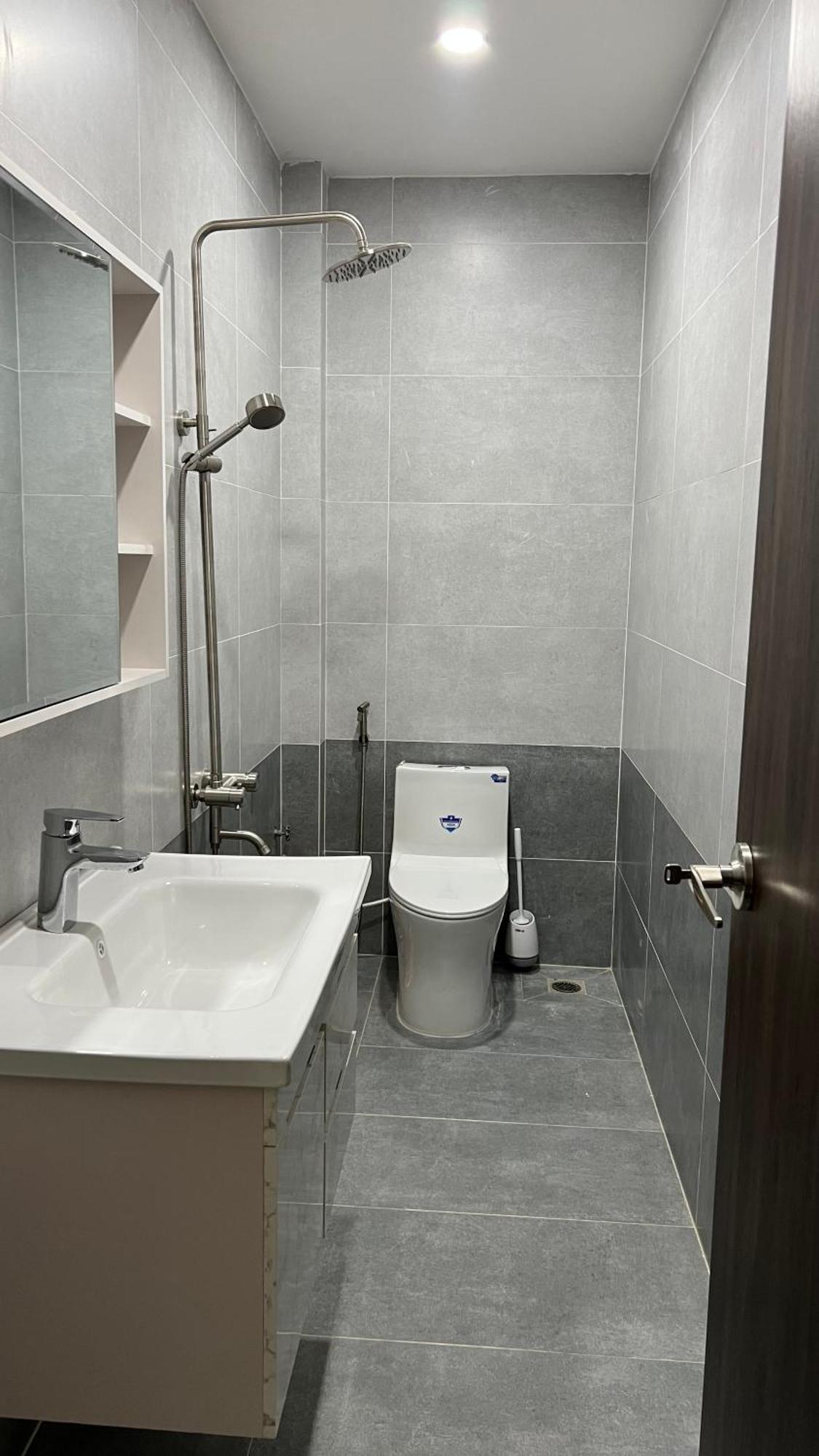 Fully Equipped 4-bedroom, 3-storey House *