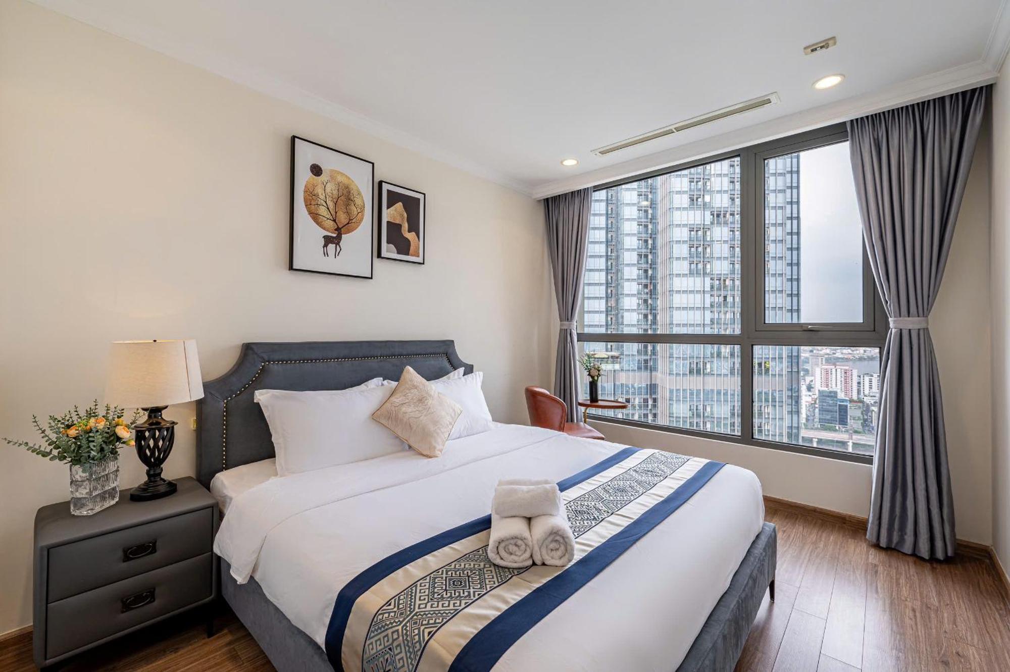 In Landmark-vinhome Park By Yen Apartment *