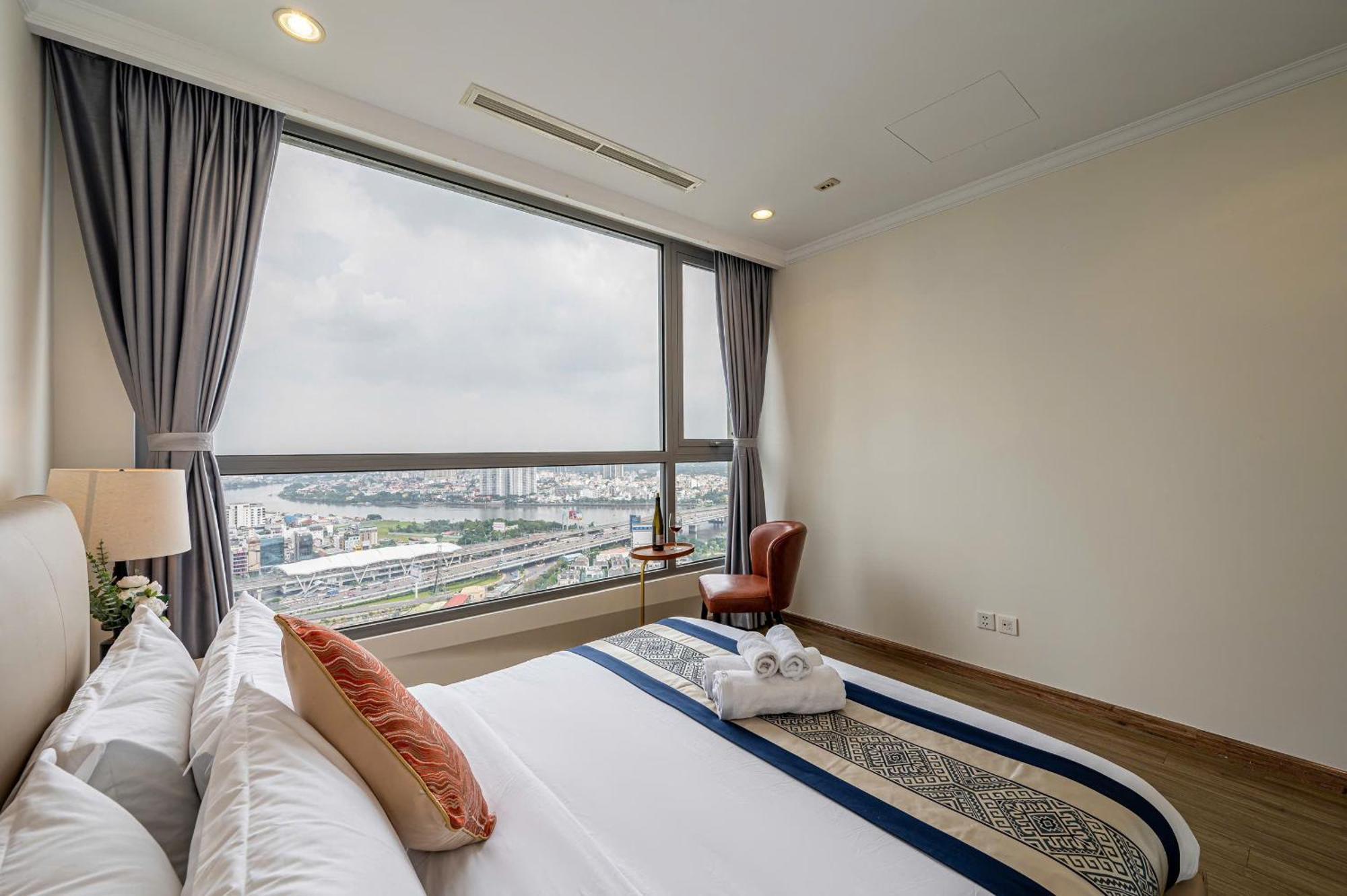 In Landmark-vinhome Park By Yen Apartment