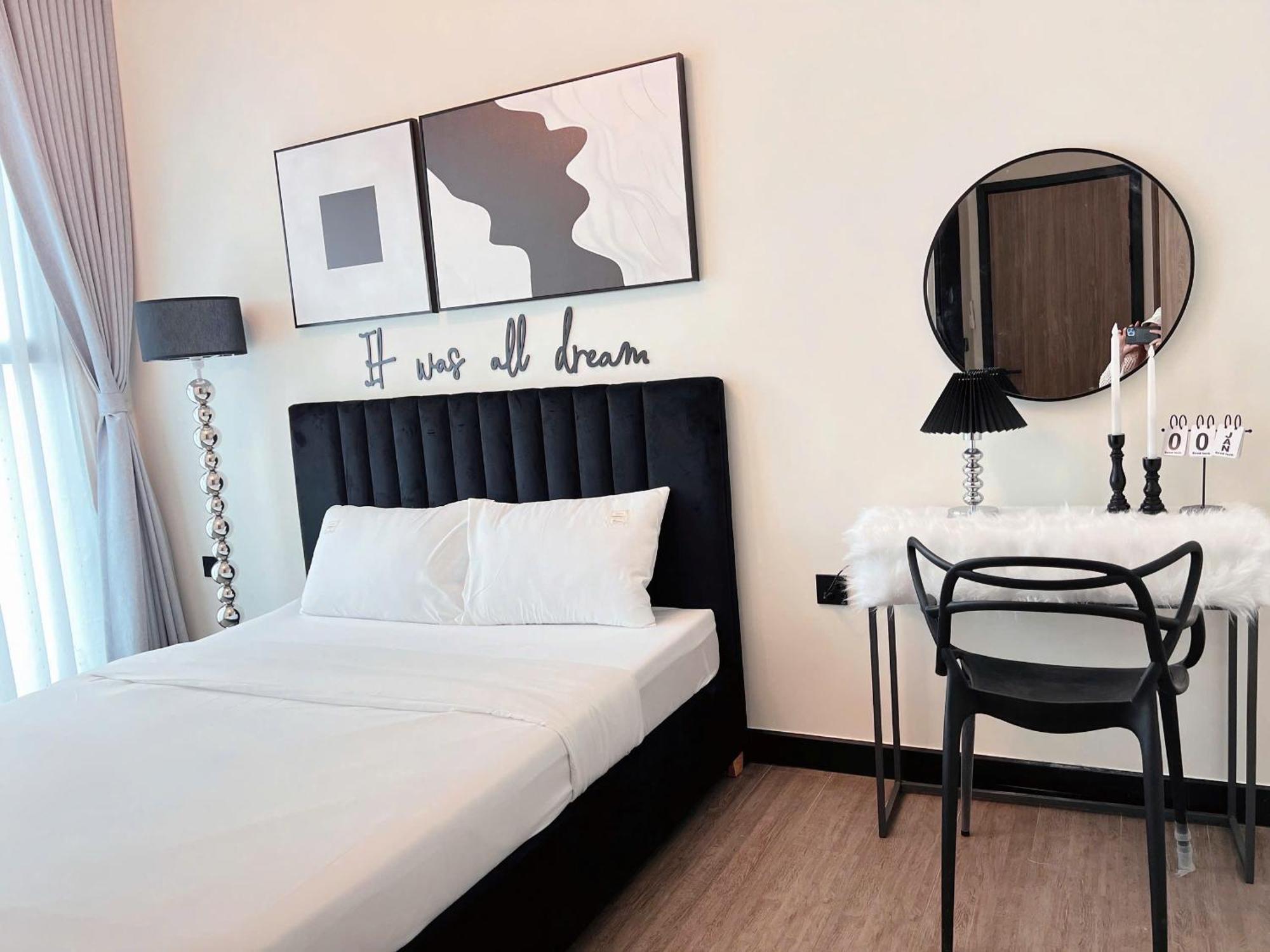 Luxury Delasol Studio- Free Infinity Pool- Near District 1- T-housing Ho Chi Minh City