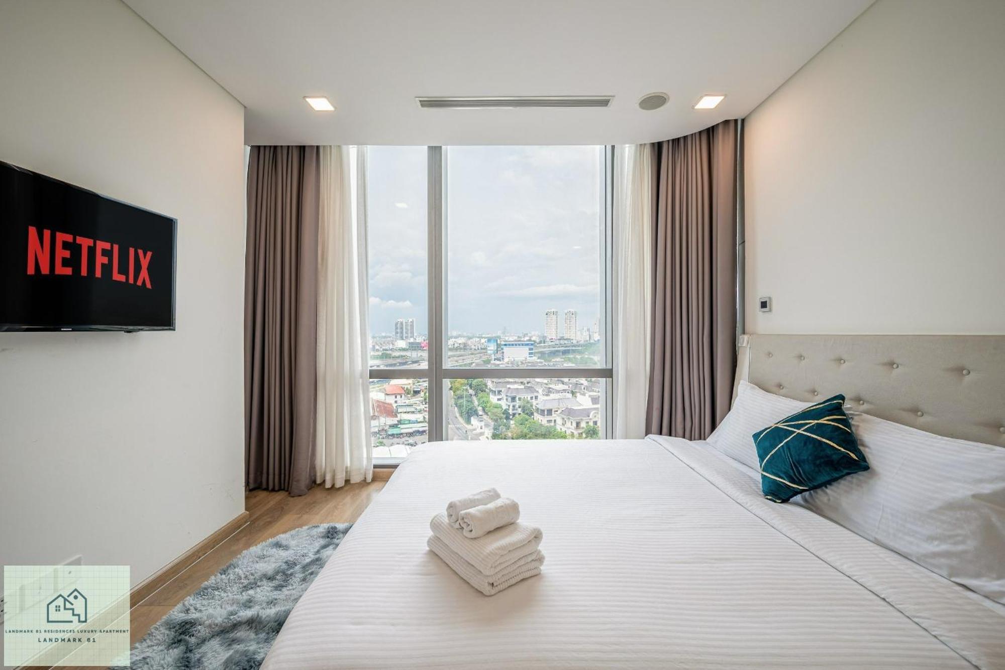 Landmark 81 Residences Luxury Apartment *