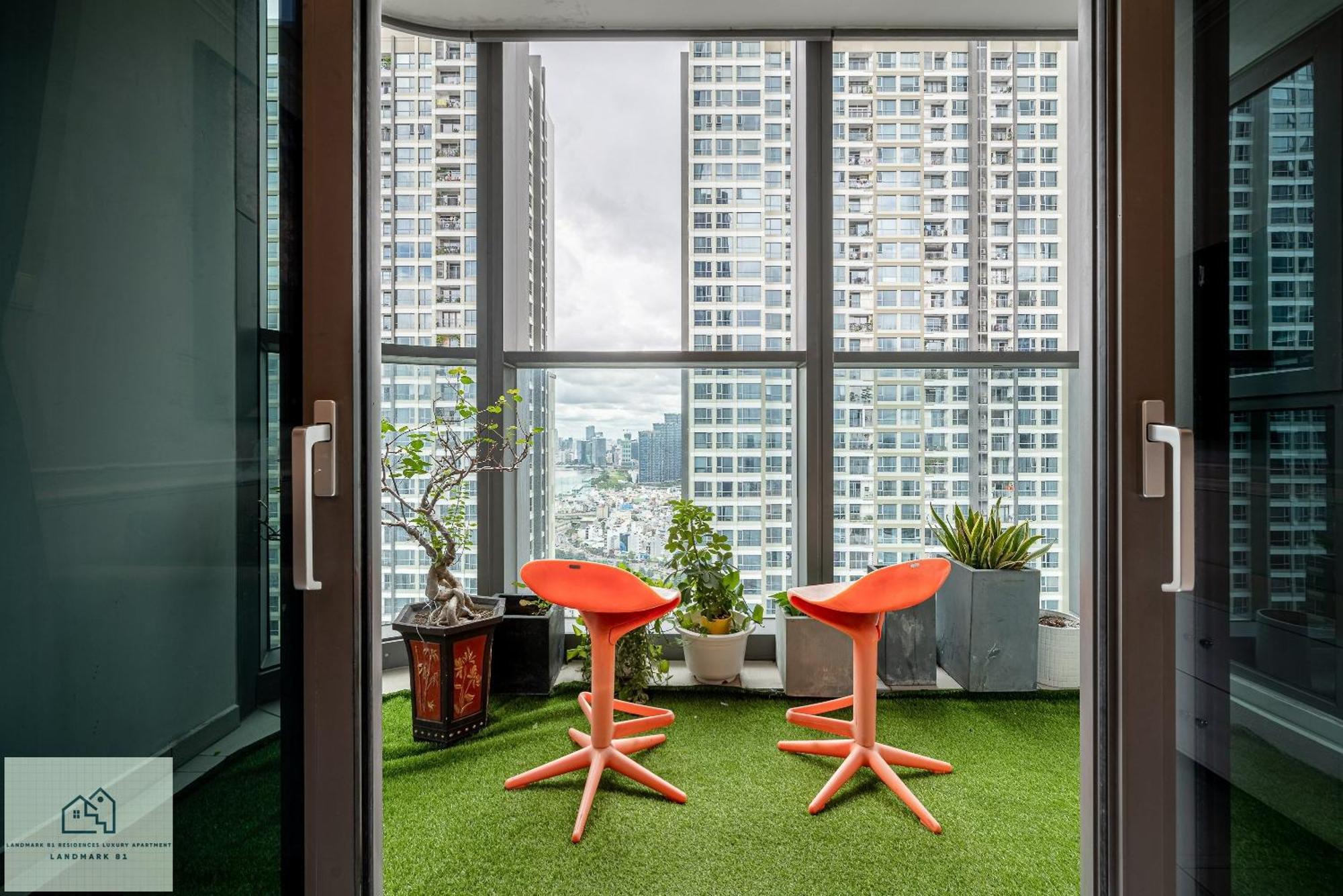Landmark 81 Residences Luxury Apartment *