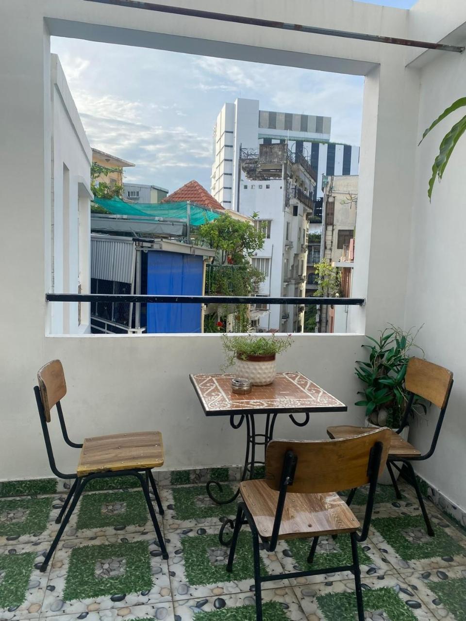 60 Saigon Inn