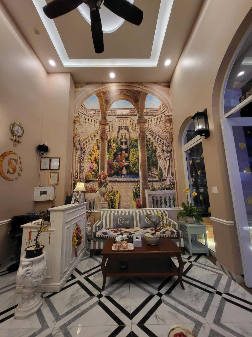 Hotel Saigon By Night Luxury