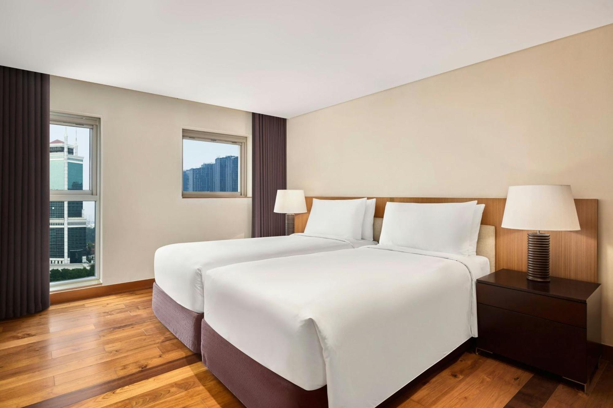 Jw Marriott And Saigon Hotel