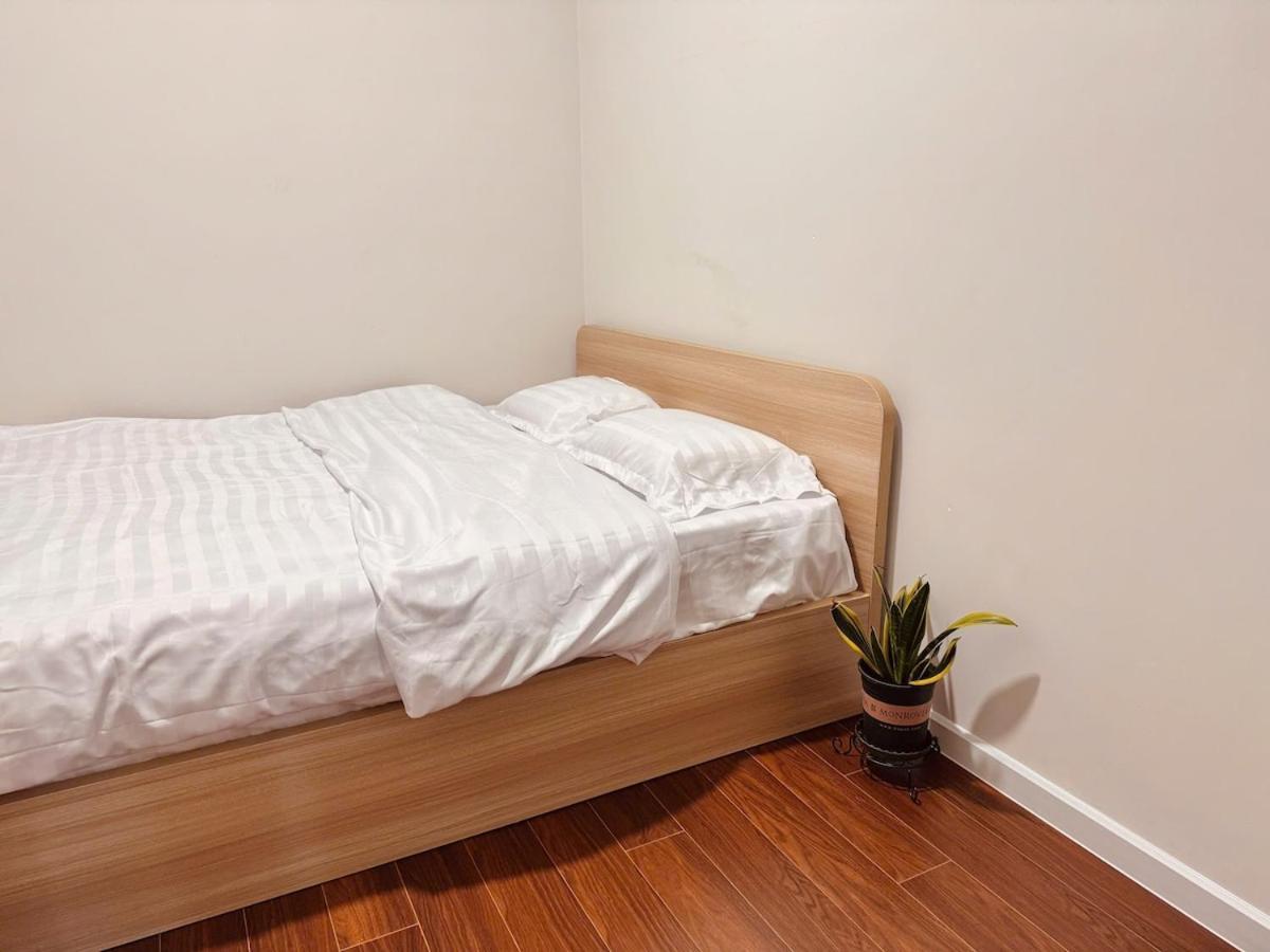 2br Picity Free Gym Pool Near Tan Son Nhat Airport *