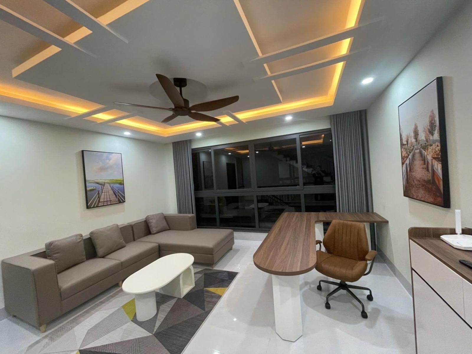 Fully Equipped 4-bedroom, 3-storey House Holiday home