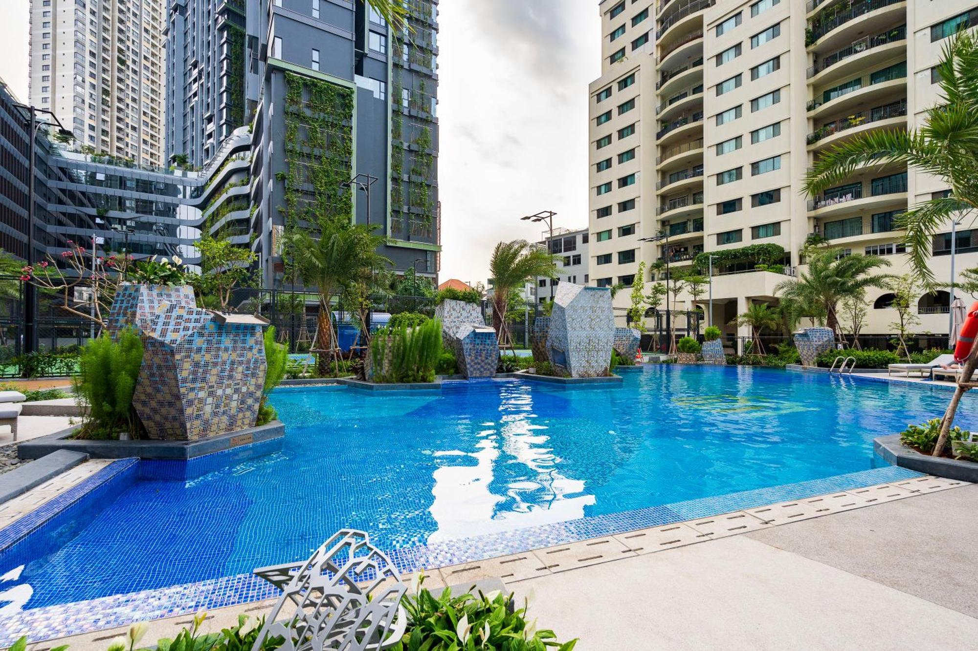 Khách sạn hẻo lánh Sarene Lumiere Riverside Thao Dien 4*
