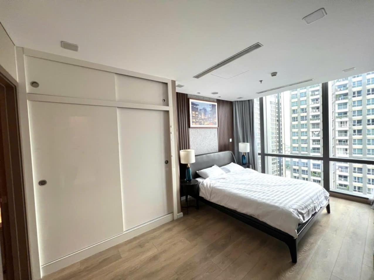 Apartment Inside Landmark81 Tallest Building