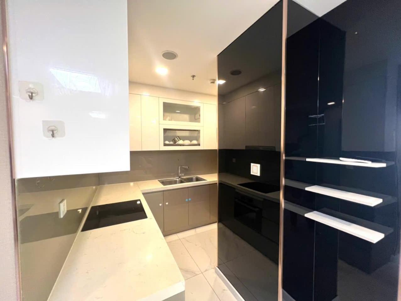 Apartment Inside Landmark81 Tallest Building *