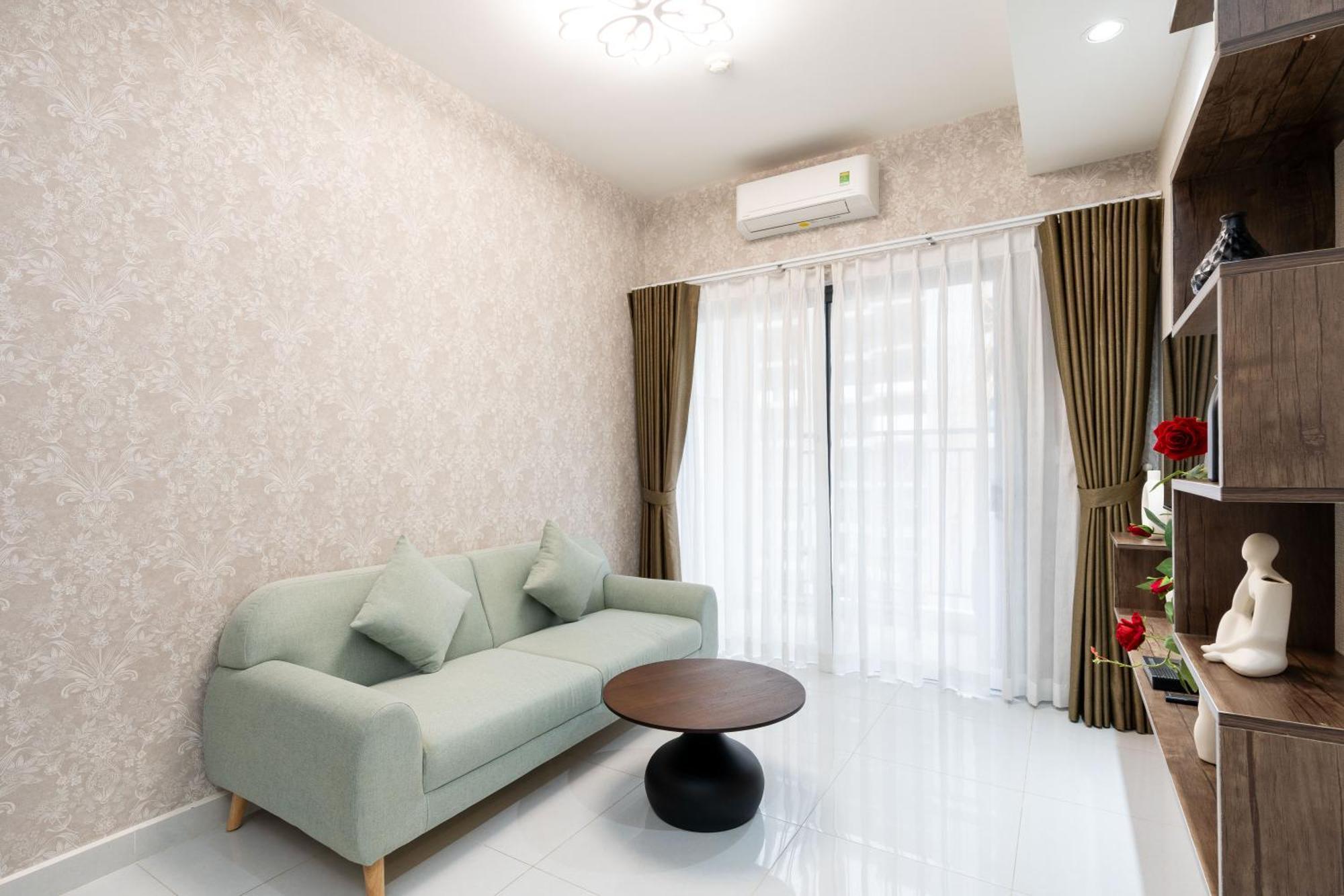 Aparthotel Otis Soho Saigon Balcony 4*