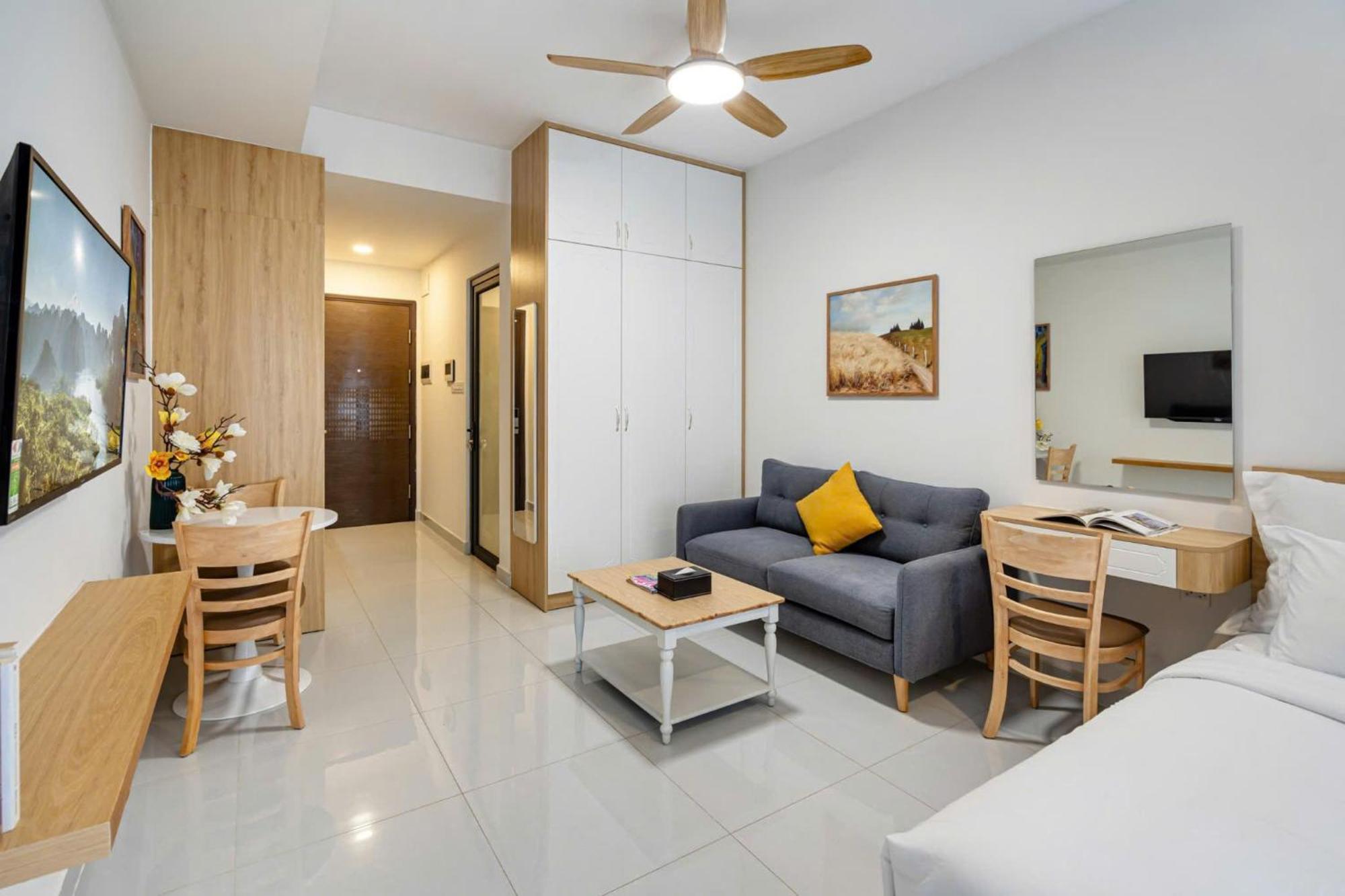 Aparthotel Otis Soho Saigon Balcony 4*