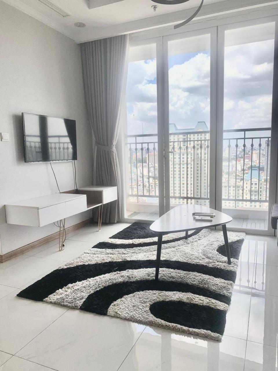 - Vinhomes Park, Landmark 81 Area & Ice Skating Rink *