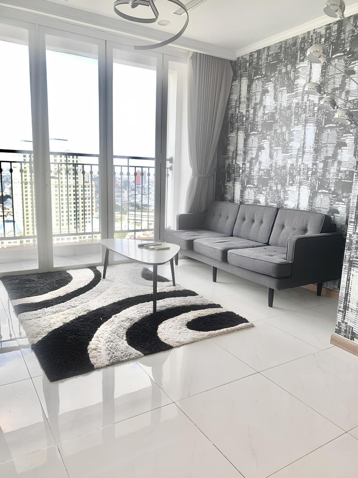 - Vinhomes Park, Landmark 81 Area & Ice Skating Rink Apartment *
