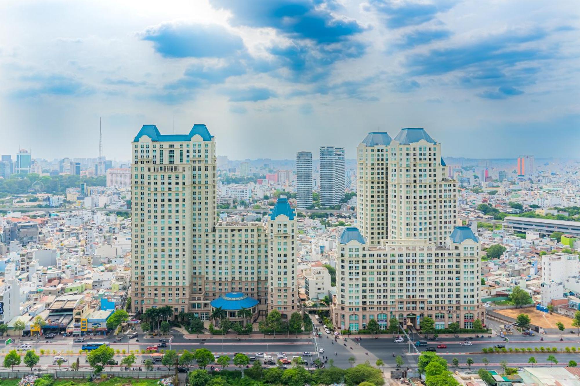 - Vinhomes Park, Landmark 81 Area & Ice Skating Rink Apartment