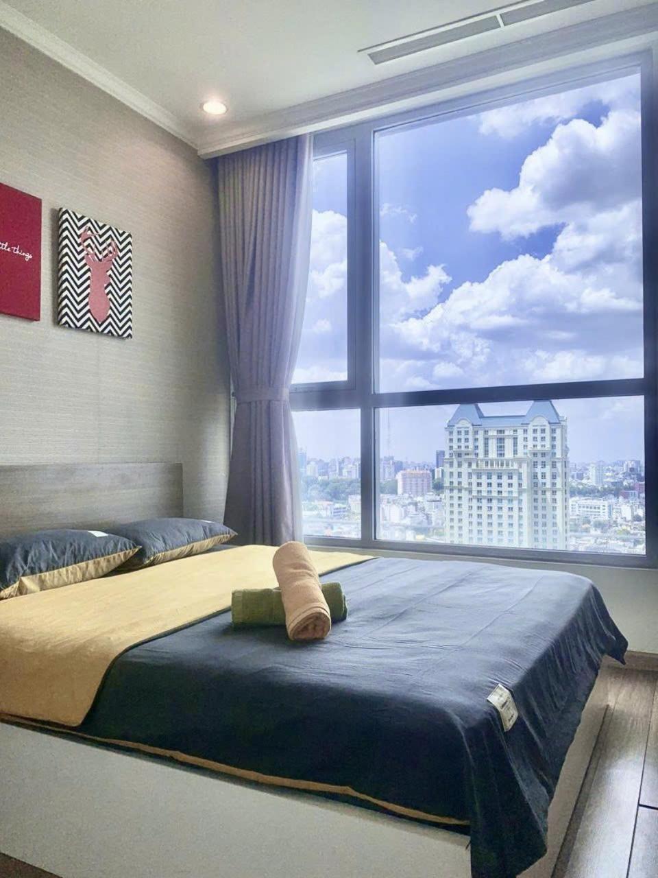 - Vinhomes Park, Landmark 81 Area & Ice Skating Rink Apartment *