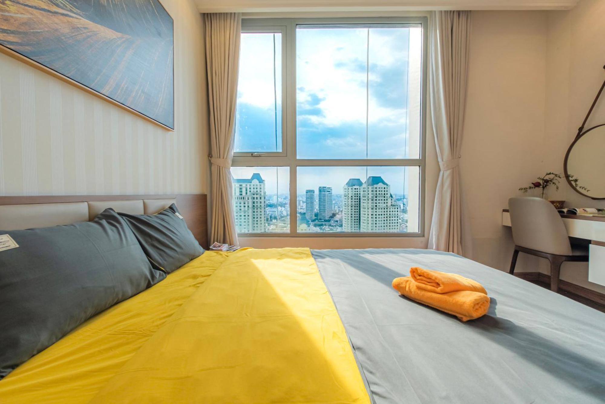 - Vinhomes Park, Landmark 81 Area & Ice Skating Rink *