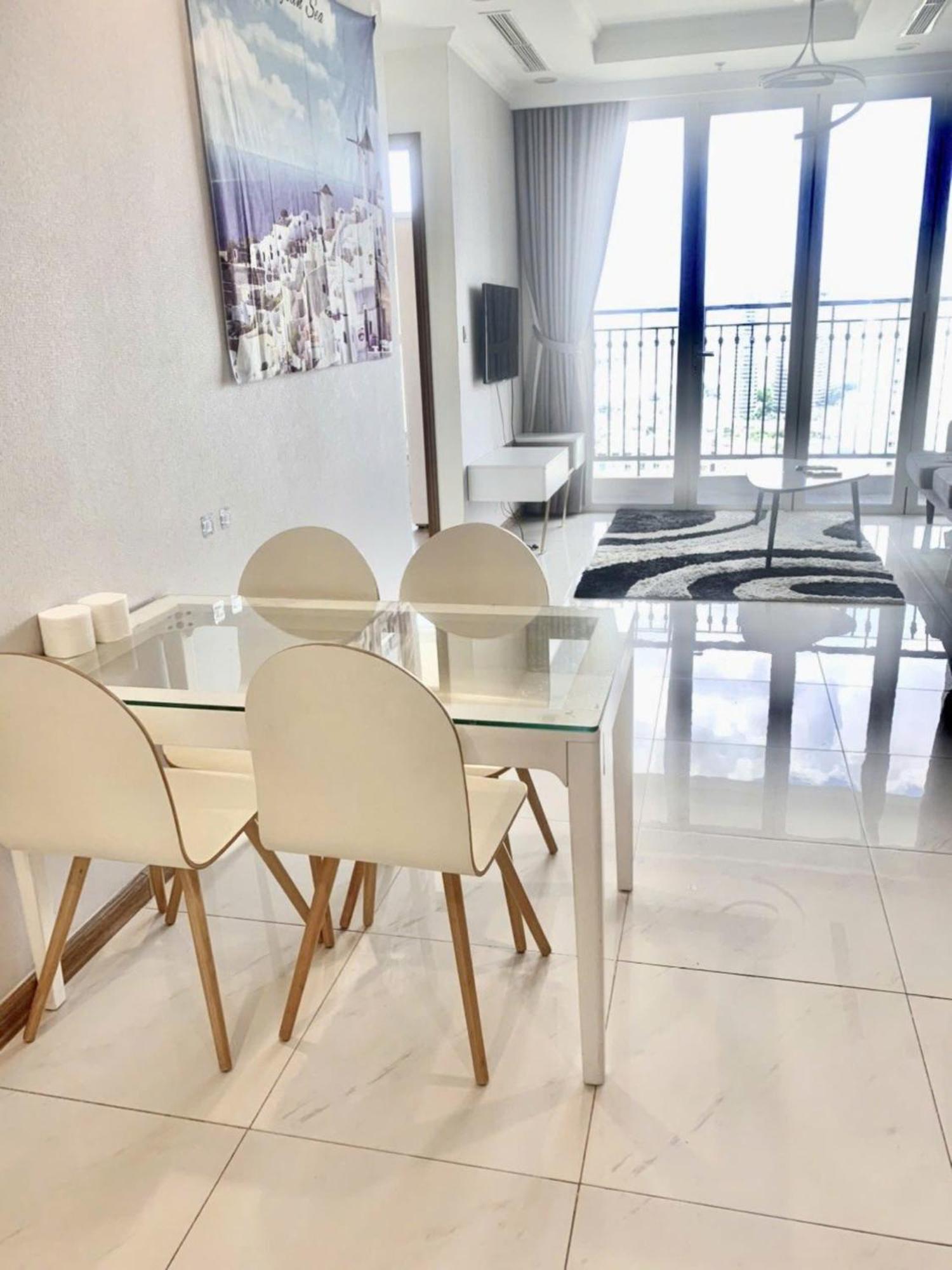 - Vinhomes Park, Landmark 81 Area & Ice Skating Rink Apartment *