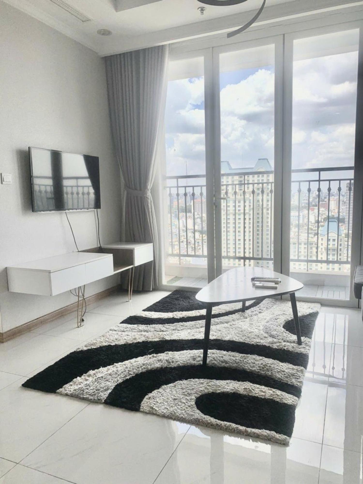 - Vinhomes Park, Landmark 81 Area & Ice Skating Rink Apartment *
