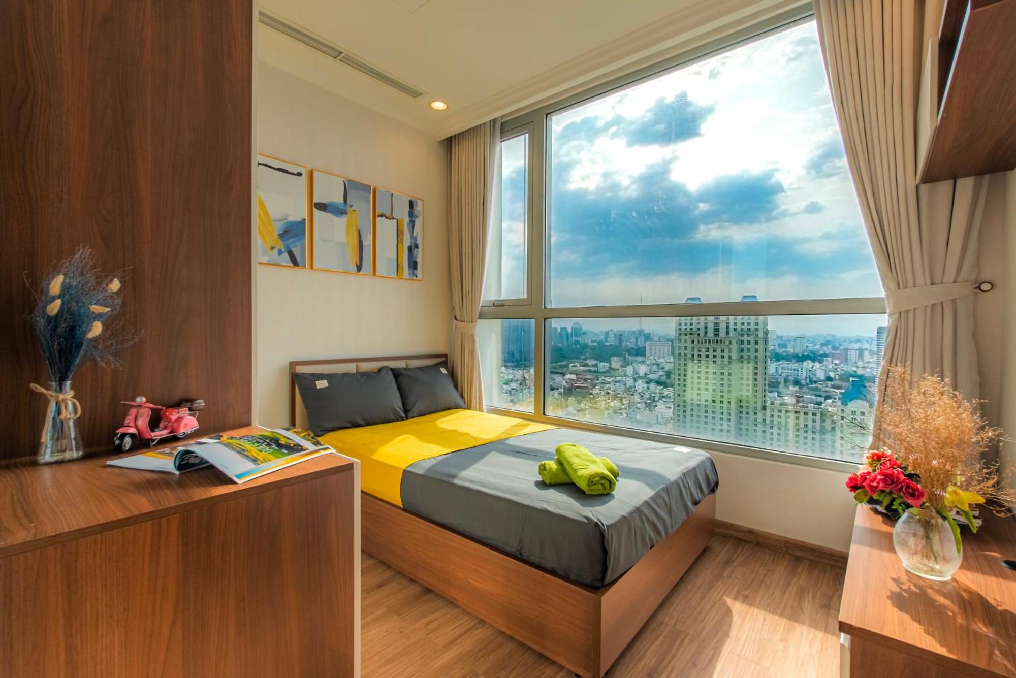 - Vinhomes Park, Landmark 81 Area & Ice Skating Rink Apartment Ho Chi Minh City