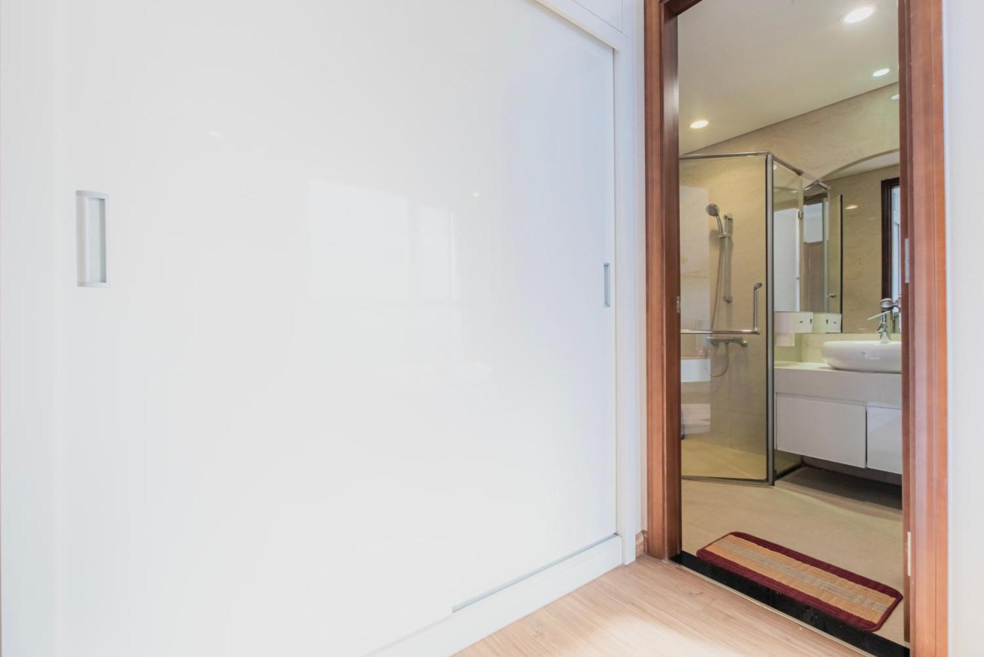 - Vinhomes Park, Landmark 81 Area & Ice Skating Rink *