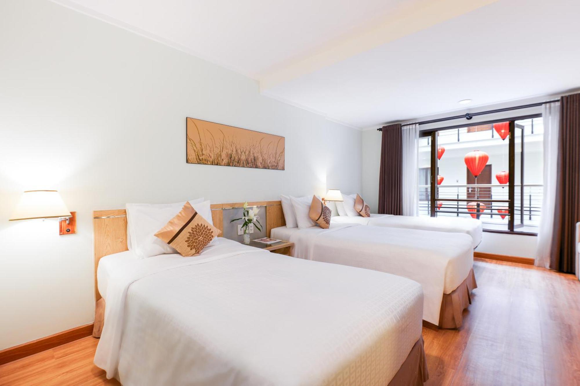 Vien Dong - Near Bui Vien Walking Street Hotel 3*