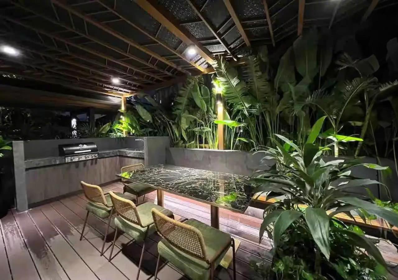 Elegant Zenity And D1mension In District 1 - Host By Thomas Apartment *